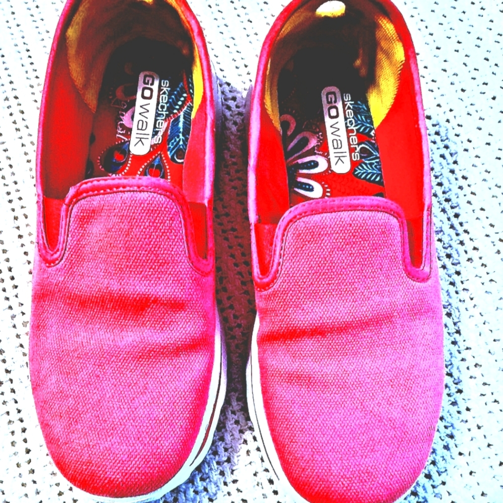EUC Women's Skecher's size 7.5